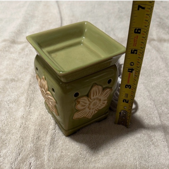 Scentsy Green Floral Electric Wax Warmer - Picture 3 of 5